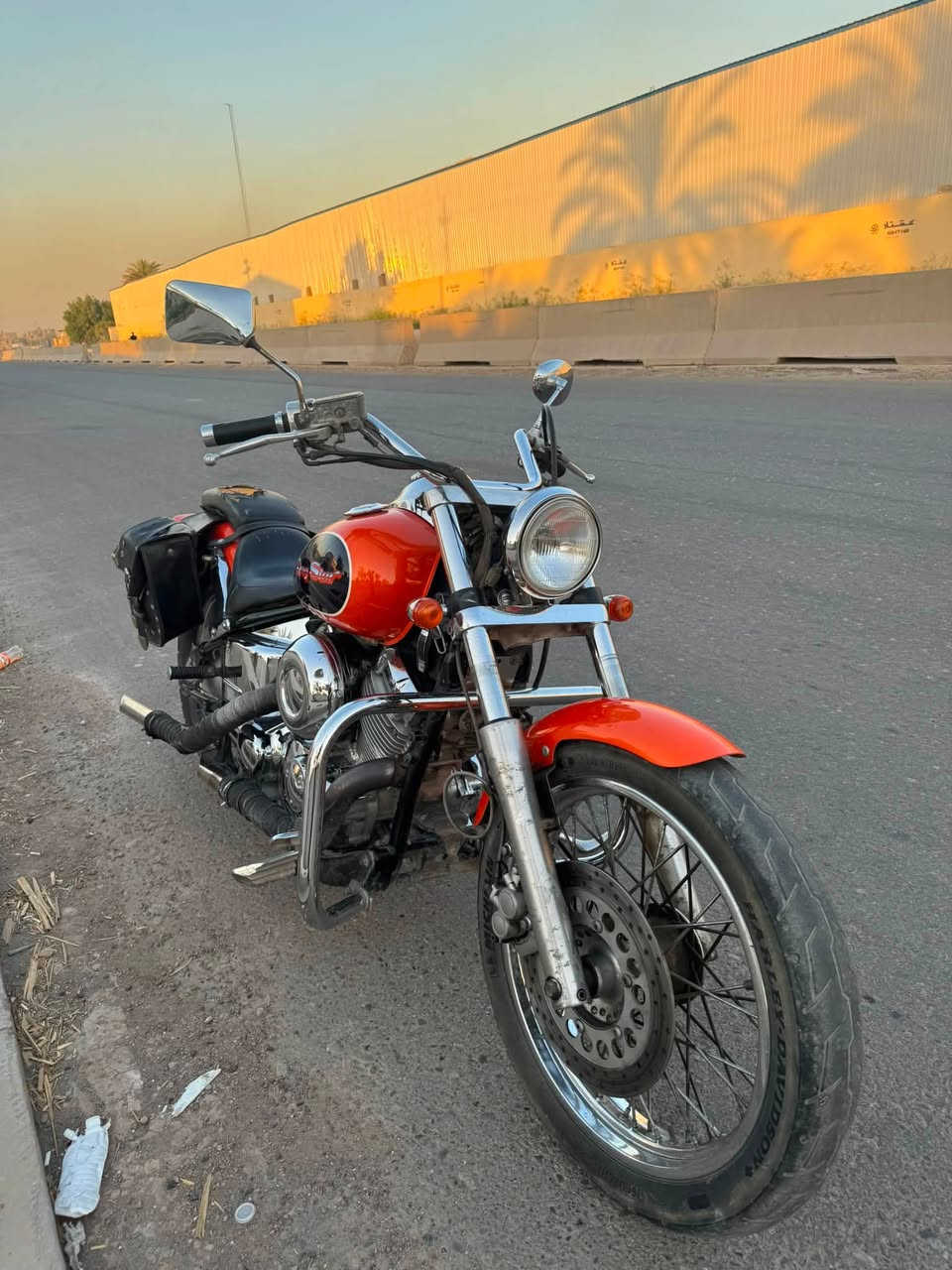 السلام عليكم شباب 
ياماها دراك ستار 400cc بدون رقم فقط اوراق كمركيه استنساخ ، والمكاتبه بأسمي ، الدراجه كشرها نظيف كلش وبلادي وكهربائياتها عل وضع الشركه بالاضافه محركها نظيف وما متعبه ابد وماشيه بس (12الف) عليها درع امامي وجنط وصالنصات رياضي وياهن كاتم ، سويتلها ادامه كابريتر وبلكات 

عليها ملاحظات : دبل امامي ينضح شوي وما يأثر ابد ، وتحتاج كلجات ، الشوته ناقصها برغيين تثبتها

سبب البيع:
طالب سادس

مكاني بغداد-الزعفرانيه

رقم الهاتف:*********** 
 واتساب فقط

السعر 13 ورقه وبيها مجال|
