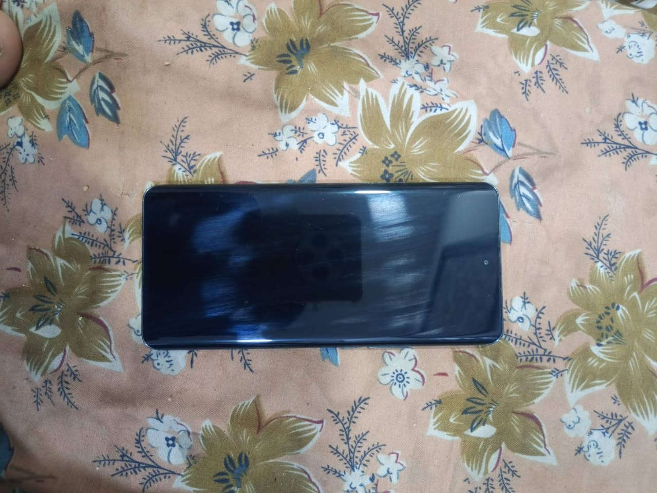 سلام عليكم البيع جهاز هونر X9b  جهاز ما مفتوح ولا مصلح ولا كسر بيه جهاز نضيف البيع سعر ٢٥٠ بيه مجال قليل مكان بغداد حي جهاد وهاذة رقمي ***********
