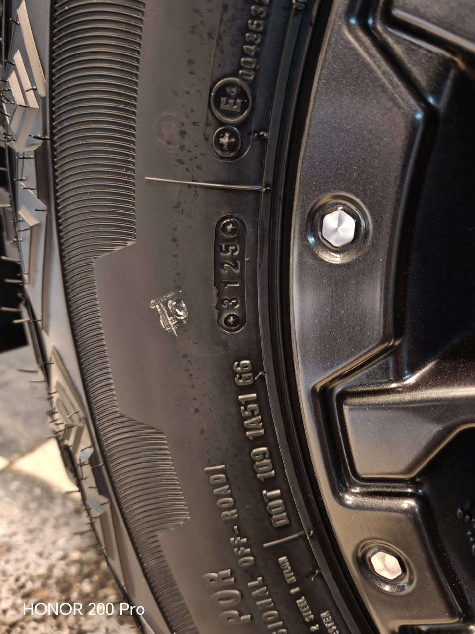 السلام عليكم.. للبيع تخم (تايرات فقط) ماركه فوركيوم (اندنوسي) انتاج 2025 شهر السابع
 حجم 265 70 17 ((مستعملات شهر واحد فقط)) جديدات بمعنى الكلمه بدون اي ركعه ولا بنجر.. عالفحص تجي و تشوف يرهمن على نيسان فرونتير و تويوتا تاكوما و تويوتا هايلوكس و تاهو و جيب و يوكن و سلفرادو و سييرا سعر التخم 425 الف علماً اني مشتريهن ب سبعمية الف الله يشهد صارله عندي شهر فقط


**إذا كنت صاحب هذا الإعلان وتريد حذفه لأي سبب، رجاءا أرسل رسالة إلى الدعم الفني**