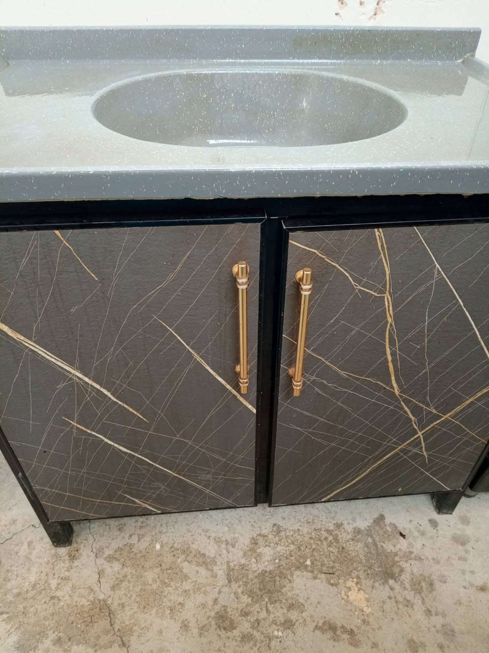 سلام عليكم كاونتر للبيع اخو الجديد مسوينه بمليون اريده ب 650وبي مجال اتصال ***********
