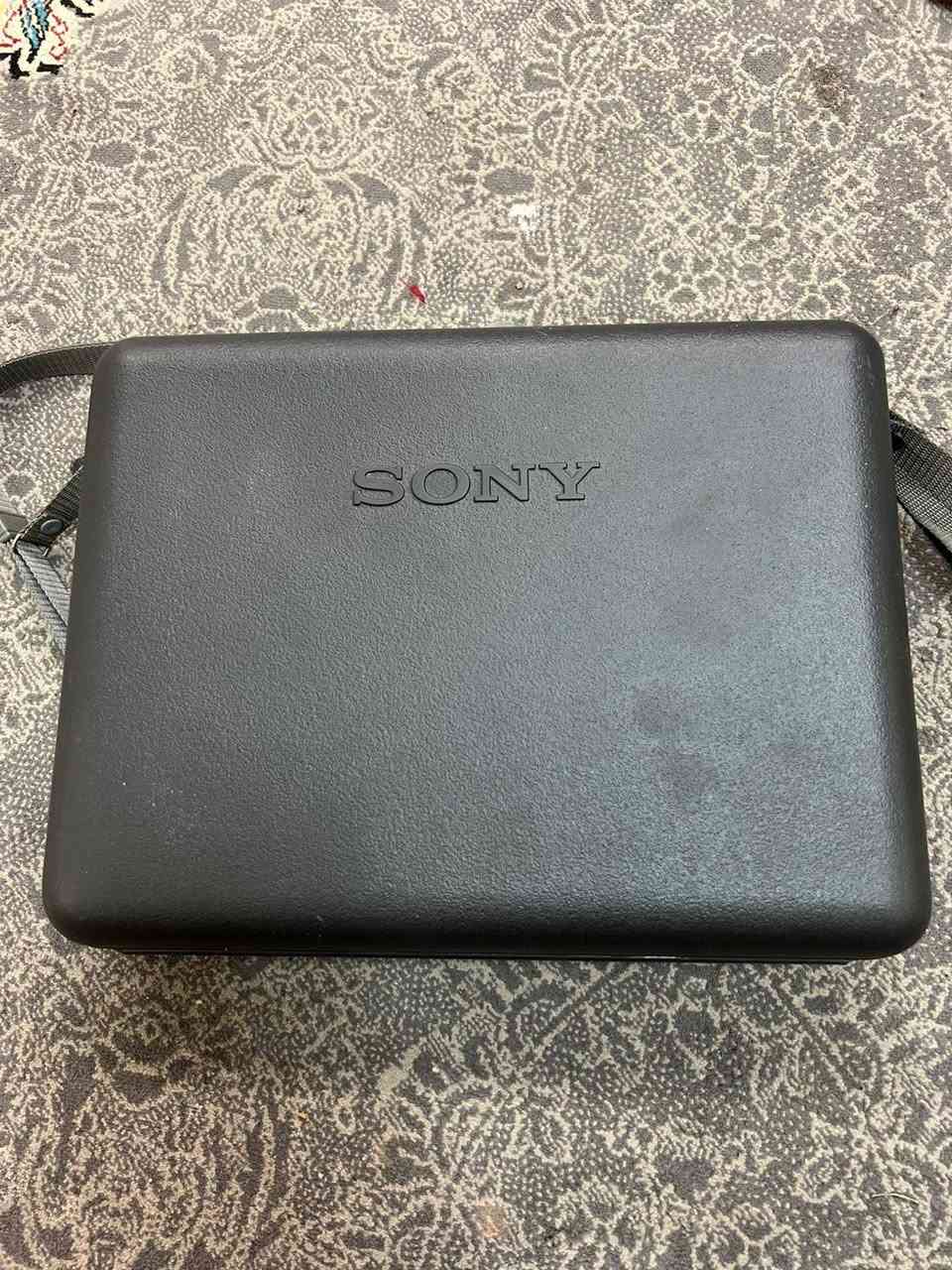 راديوات عدد 3
النوع الأول / سوني مع كامل ملحقاته
النوع الثاني / سوني AIR BAND
النوع الثالث / Harrier pilot
نظافه جيد جدآ مستعمل فتره قليله
السعر الاتصال على الرقم ***********
