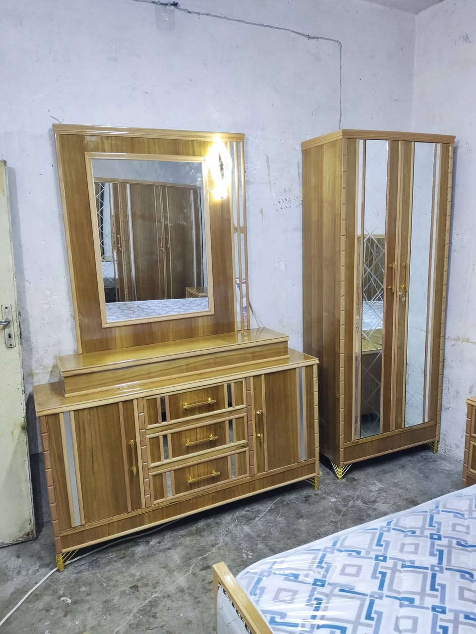 غرفه نوم جديد 
العنوان حسنكوي قرب جامع النور 
السعر / مليون ٥٠٠ مع دوشك 
***********
***********

