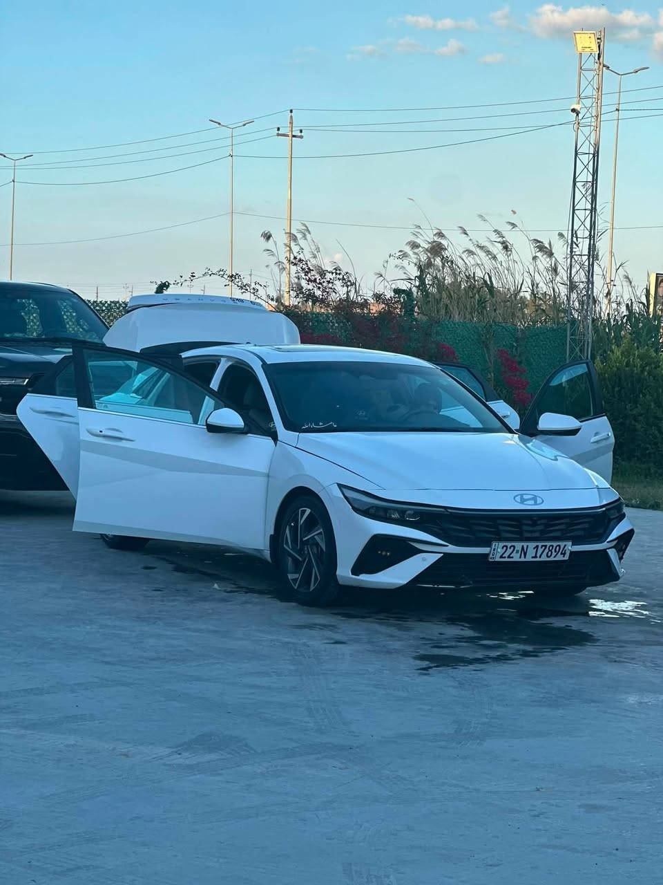 🚘 للبيع | هيونداي إلنترا SEL موديل 2025

▫️ الموديل: 2025
▫️ الفئة: SEL (مواصفات كاملة)
▫️ اللون: أبيض
▫️ الوارد: أمريكي 🇺🇸
▫️ رقم التسجيل: أربيل
▫️ الممشى: 29 ألف ميل

✅ محرك 2.0 لتر اقتصادي
✅ ناقل حركة أوتوماتيك IVT
✅ تشغيل بصمة + دخول ذكي
✅ تشغيل عن بُعد
✅ شاشة لمس
✅ Apple CarPlay & Android Auto
✅ كاميرا خلفية
✅ شاحن لاسلكي
✅ مثبت سرعة
✅ نظام المحافظة على المسار (Lane Keep Assist)
✅ نظام التحذير من الاصطدام الأمامي مع الفرملة التلقائية
✅ مراقبة النقطة العمياء
✅ جنوط ألمنيوم
✅ وسائد هوائية وأنظمة أمان متكاملة
✅ استهلاك وقود ممتاز

📌 تفاصيل الضرر بكل شفافية:

* ضرر الوارد كان قطعتين فقط: البنيـد والجاملغ الأمامي من جهة الراكب.
* يوجد رصعات بسيطة بالقمارة ناتجة عن الشحن إلى العراق، وما زالت على حالها بدون تصليح.

✔️ السيارة نظيفة جداً، والفحص مفتوح بأي مكان للجادين.

📞 للاستفسار والمراسلة على الخاص أو الاتصال.***********

