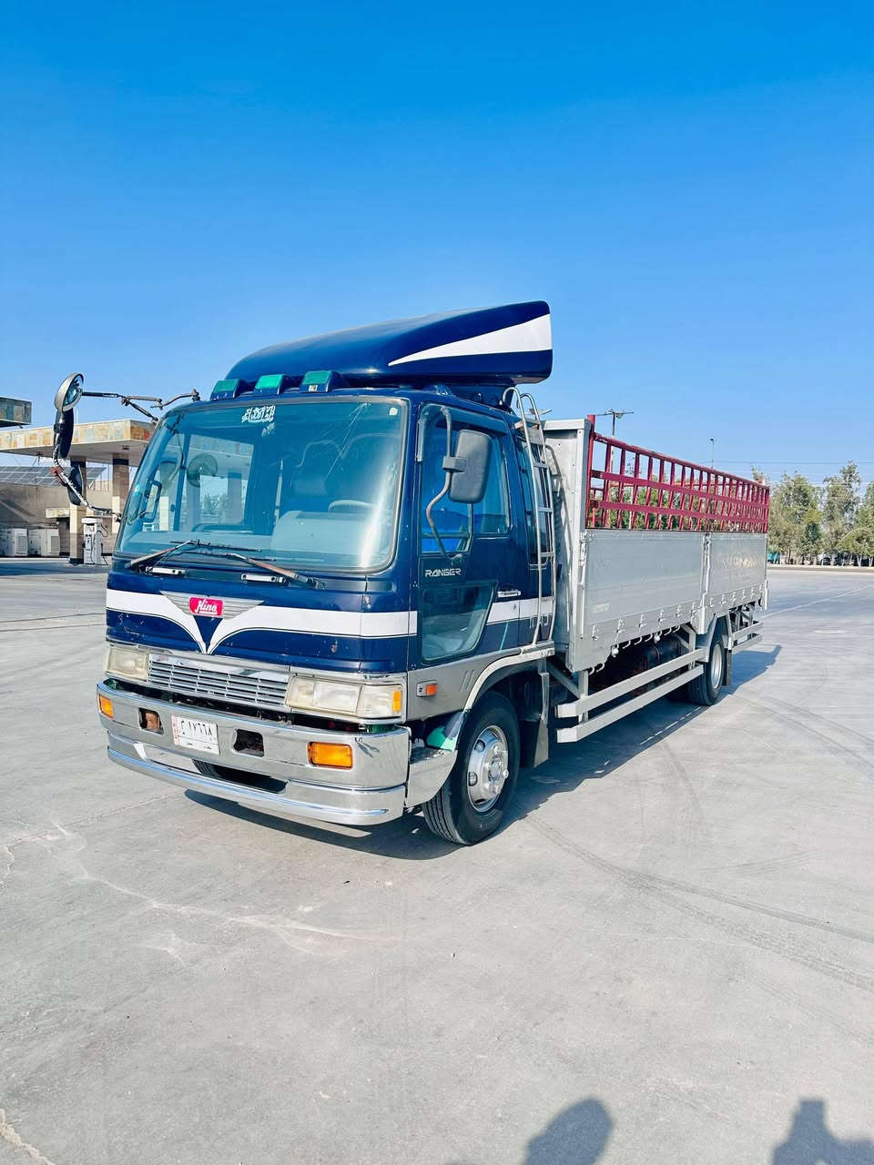 هينو طيره سته وربع بلادي مكينه سبعين عادي مامفتوحه رقم بغداد انكليزي سياره جديده السعر 165 للاستفسار الاتصال على ***********
