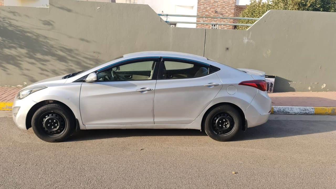 للبيع النترا خليجية موديل 2016 رقم بغداد تحويل مباشر
حجم المكينة1800 دوش شاديها جديدة طابوكة كلش نظيفة ومكفولة .. 
السيارة عليها ادامة كلها جديدة من صدر وتايرات وكهربائيات وبطارية جديدة وفيت بم جديد عبوة كاملة اصلية يعني جاهزة من كلشي ..
السيارة بيها جراد ومعروف اللون السلفر دائما يجرد وبالنسبة لتفاصيل السيارة موجود السونار بالصور ..
سعر السيارة 11000$ يعني دفتر و10 ورقات 
مكان السيارة الرمادي
للإستفسار الاتصال ع الرقم ***********
