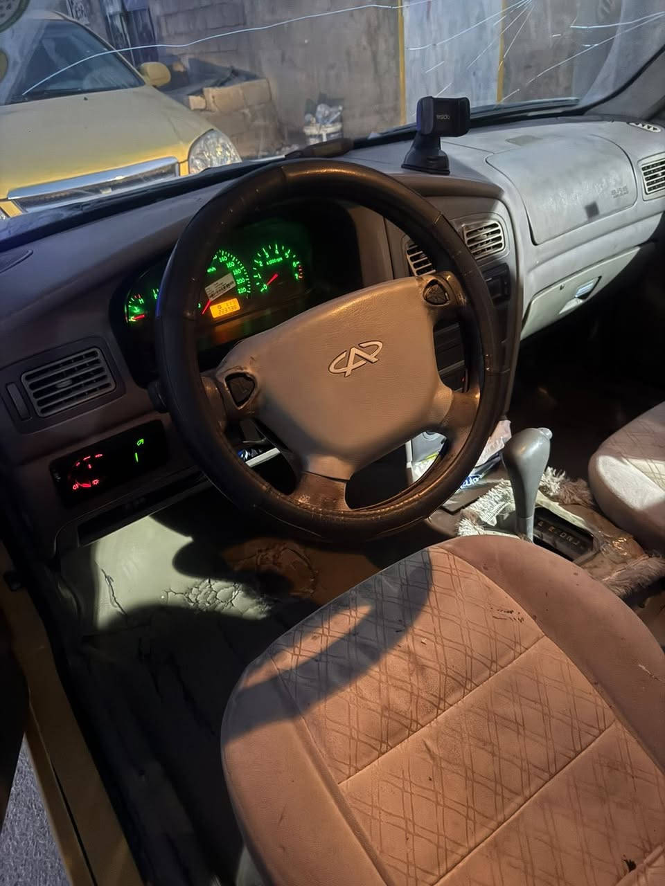 سلام عليكم سياره شيري كوين  مديل 2009 محور كير ومكينه كولاه سياره كامله من كلشي تبريد بس غاز صدر امامي بل صندوك باتري جديد تايرات نضاف سياره بسمي سنويه حد 30 سياره مصفره هيئه وغرامات سياره سعره 32 وبيه مجال مكان سياره بغداد ***********
