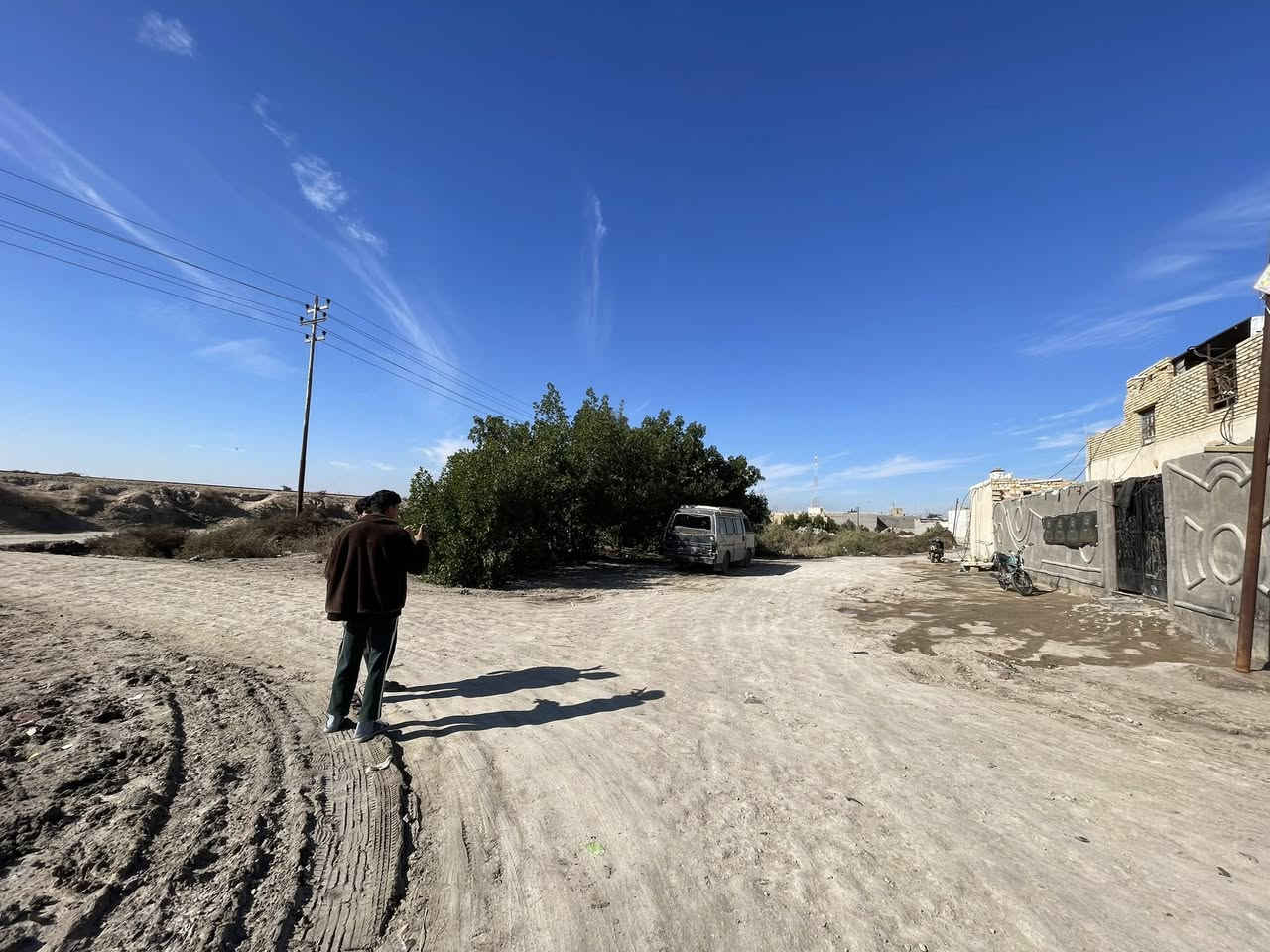 🏠 #منزل للبيع زراعي 

📐 المساحة - ٥٠٠ متر 

📍الموقع - زراعي حي الشهداء 
               بنهاية نزلت جامع ابو تراب
          بگاع آل نجي (وجه البيت للسگة)

 - بناء حديث
   طابوگ ، گونگريت

 - أستقبال ، مطبخ ، صاله ، ٣ غرف ،
   صحيات داخليه وخارجيه ، گراج ، حديقه
  
 #السعر  - ٧٥ مليون قابل للتفاوض

ملحوظة - البيت رگن

للاستفسار اكثر-اتصال او واتساب 
 سيد حسين اليعقوبي ***********

#مكتب_السيد_للعقار
📍سوق الشيوخ-شارع السعادة(مجاور مطعم المدينة)
