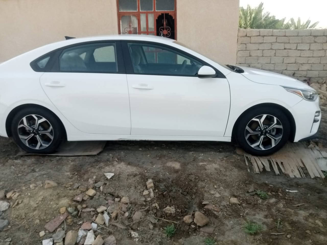 فورتي 20 معوقين باقي سنه ويخلص الحجز ضرر بنيد وبارد جاملغ امامي السعر 130 وبيها مجال  التواصل على هذا الرقم ***********

