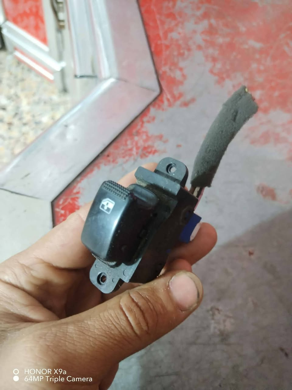 سلام عليكم متوفر يدات داخليه وخارجيه وقفاله بيبان ودكم راسيه ***********
