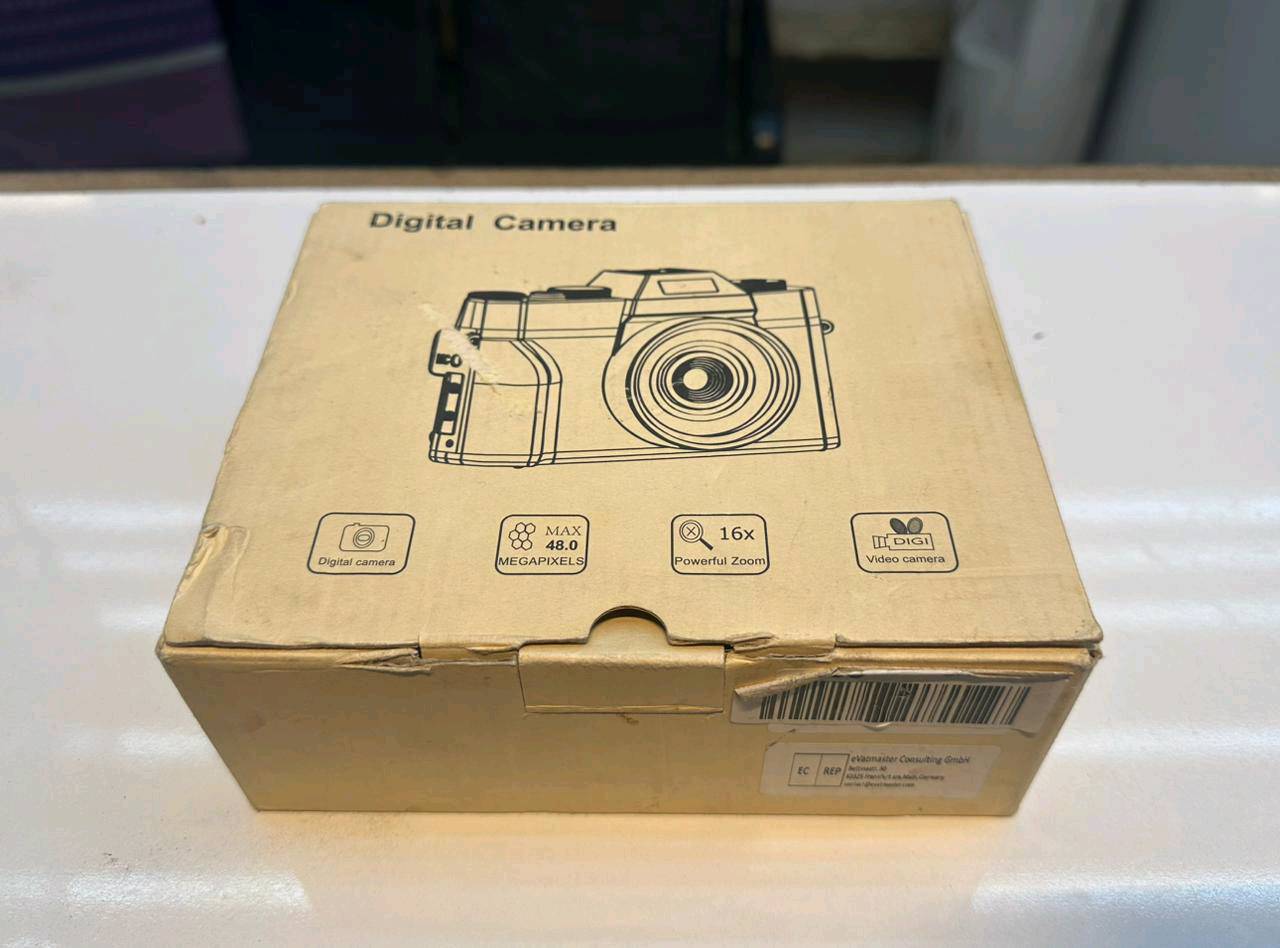 كامره4k تصوير صور و مقاطع 
مع عدسه و ثنين بطاريات
مع كيبل تابسي مال كامره 
ما عده رام
السعر 40وبيها مجال تواصل عله الرقم وتدلل اكتروني