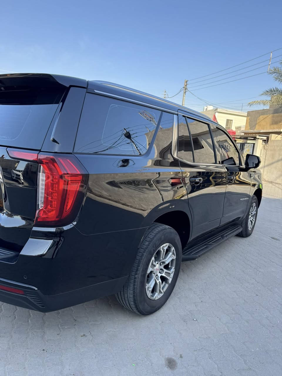 السلام عليكم GMC موديل 2021 خليجي رقم بغداد رقم جديد هزه جديده وارد خليجي  ماشيه 90km كفاله عامه مغلفه PPF بالكامل حته قماره على. طولها صار سبوع من مغلفها  السعر ٤٣٥ العنوان البصره للاستفسار***********
