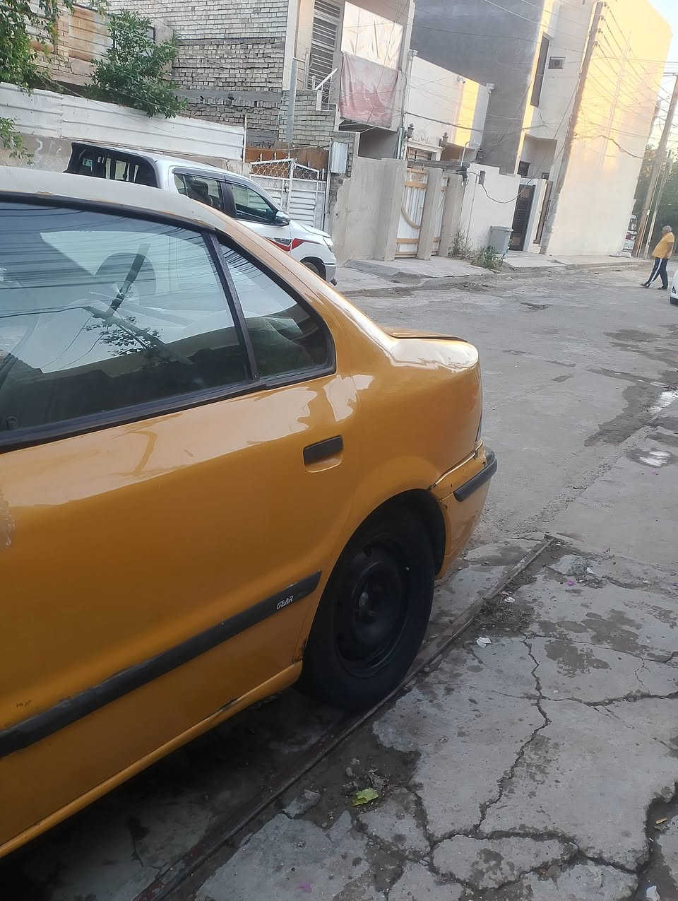 السلام عليكم سمند مديل 11 بسمي عليها هيئه 700 وغرامه 100 سياره جانت متروكه  سياره شغاله مكينتها ناعمه بس يرالدها ترتيب وتصليح شي بسيط نواعم كهربائيات كلها كامله السعر17 اوبيها مجال مكاني بغداد حي الجهاد ***********
