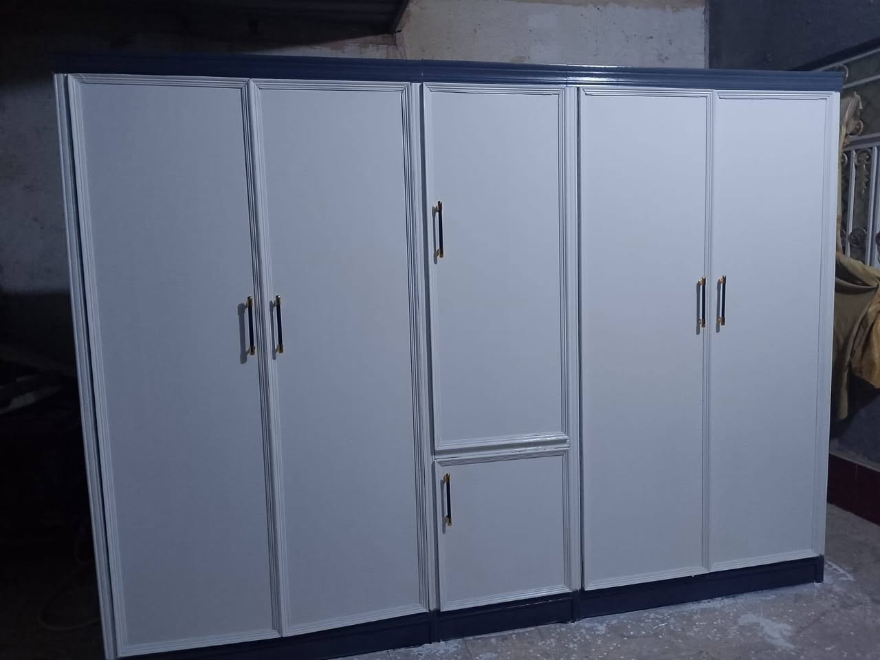 السلام عليكم لبيع الخشاب غرف صاج عراقي بلوك تسكام صبغ حسب الطلب.وديكور صبغ (ابيض ) +(صاجي ) عنوان ميسان حي النداء  ستفسار اكثر (*********** )
