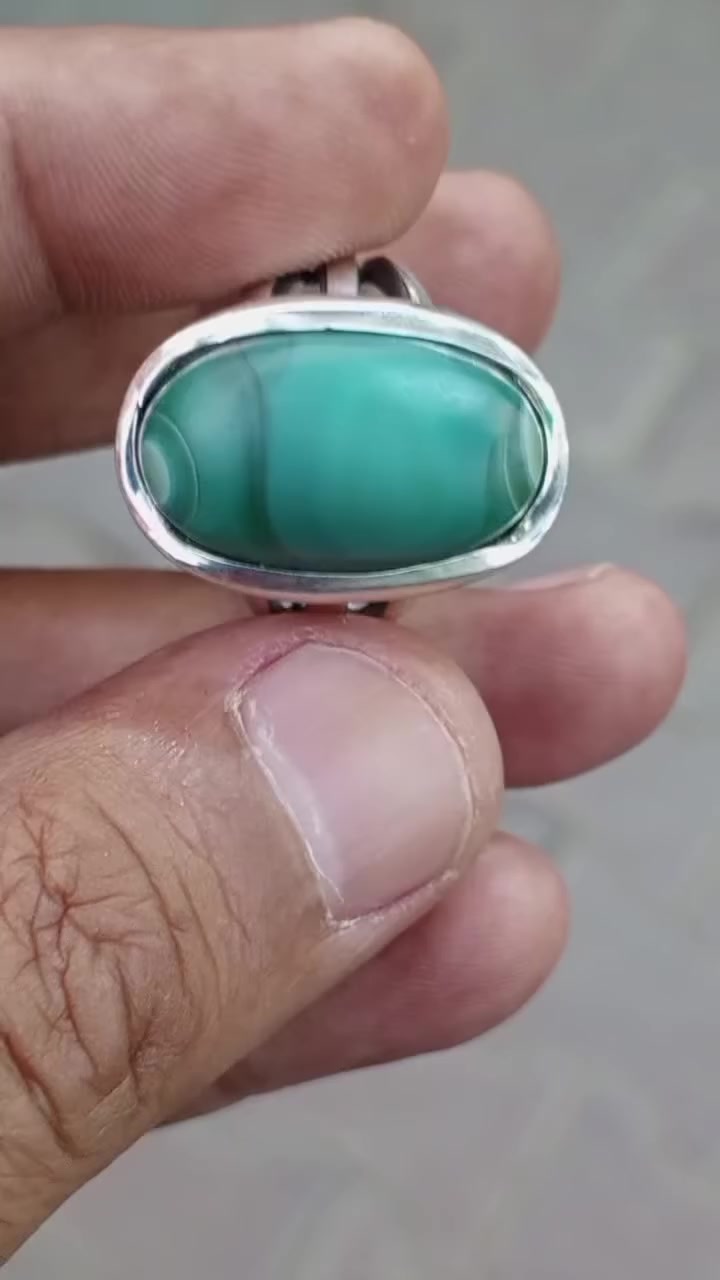 السلام عليكم اخواني الكرام 
خاتم سليماني اخضر 
راااااااااااااااااااقي 
للبيع السعر على الخاص 
او على واتساب موبايل 
***********
***********
