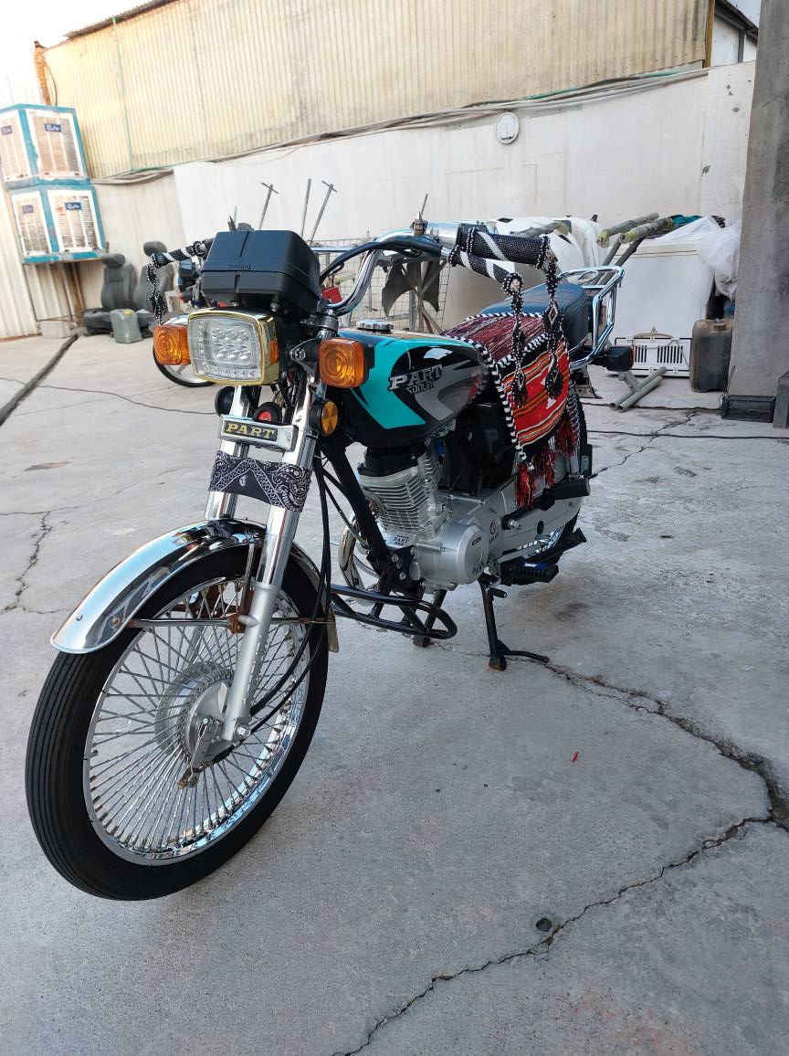 السلام عليكم للبيع بارت اربع غيارات موديل 2021 ماكينه كبس منفيس الأصلي موجود مع وراق جمرك ميتور كان مكرج اخو الجديد جاهز ما بدو ربع دينار / سعر 550الف مكان اربيل فملي مول  *********** أربيل, العراق
