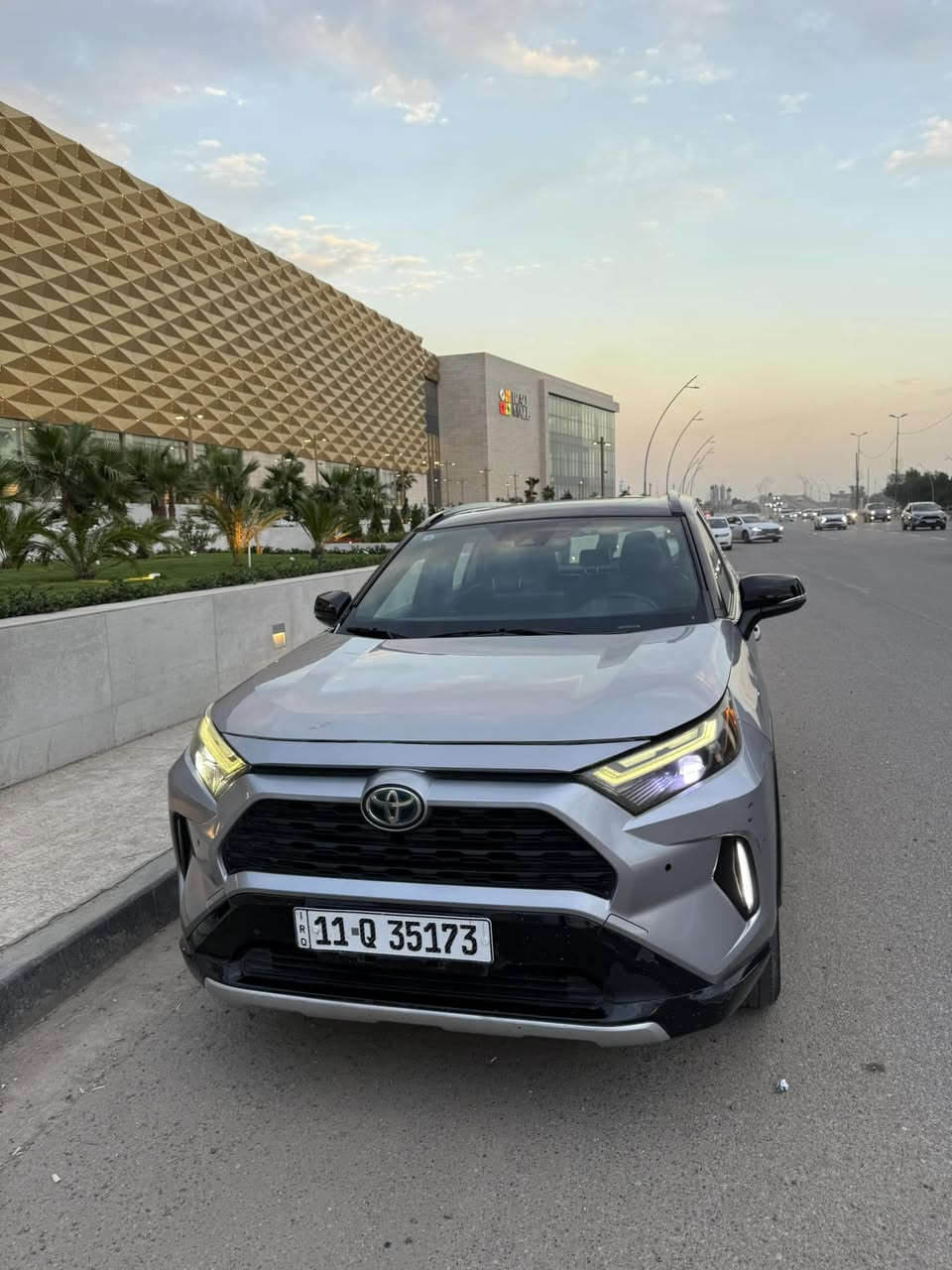 للبيع تيوتا راف فور هايبرد XSE
 موديل 2023
محرك  2500 (هايبرد )

وارد امريكي حادثها دعامية امامية وجاملغ ايمن 
صور الحادث موجودة والسونار ايضا 
 ماشية 77 الف mi

مواصفات: -فئة XSE فول 1/1
تو كولر 
سلايت
صندوك كهرباء
كشن السائق كهرباء
كشنات جلد
تدفئه بلكشنات 
تدفئه بلستيرن
خزن ميموري 
شاشه كبيره
كامره دواره
شاحن تايب سي
اوتو ستوب
اوتو هولد
لايت زنون
قطعتين تبريد
رادار امامي جانبي خلفي
فور ويل 
تحديد مسار
مانع تصادم
كروس سرعه
ثلاث انظمه قياده ايكو نورمل سبورت
السعر 255$ وبيها مجال قليل
مكاني بغداد
للاستفسار *********** واتساب او اتصال
