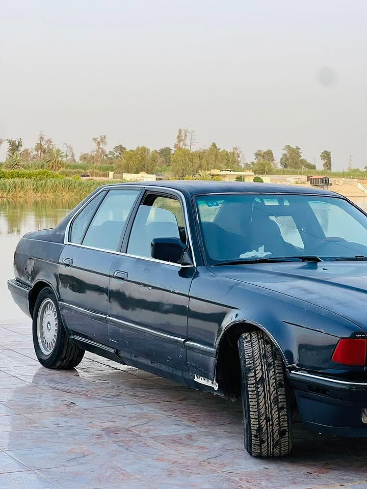 بي ام للبيع موديل93سياره حلوه عيني أكفلك تحويل بس غيره كلشي مالك يمي سعر 25سنويه لل27 /***********
