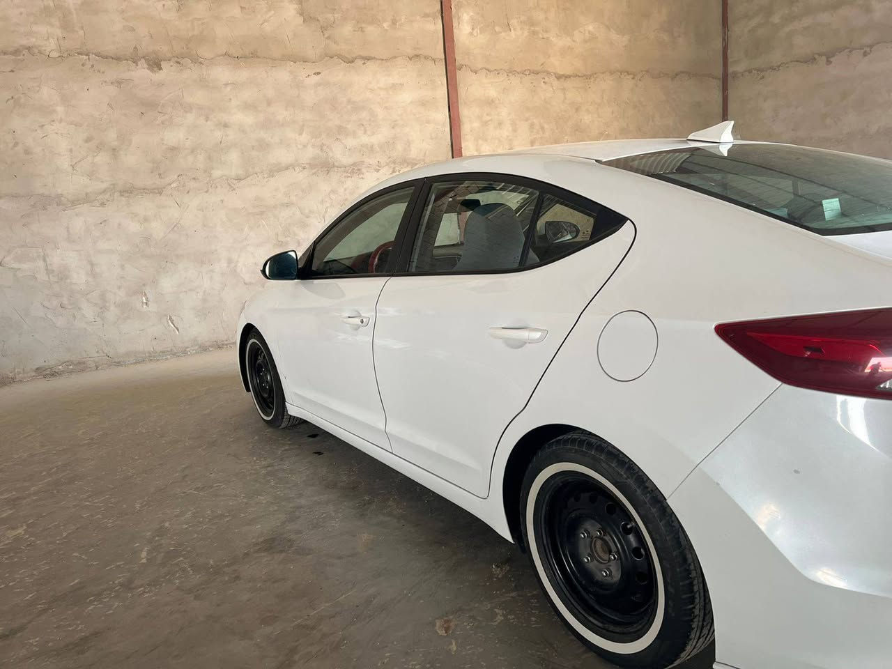 سلام عليكم الانتره للبيع ❗
وارد امـريكـي 2018
حادثها بنيد وجاملغات بارد بي قليل 
مكان نجف
 سعر (110💵, )وقابل للتفاوض
***********☎️
