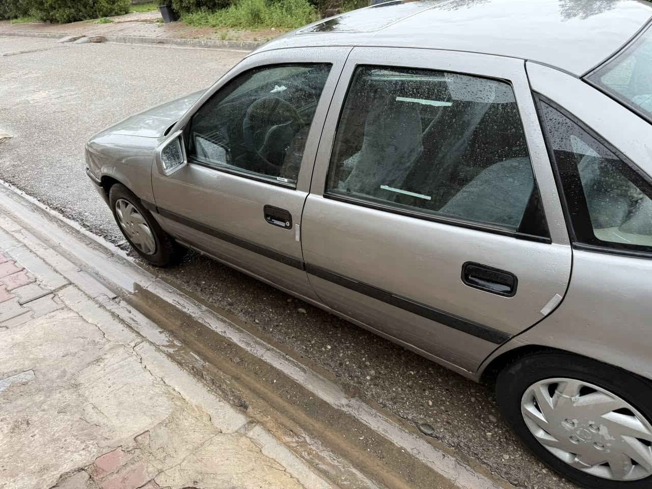 السلام عليكم 
اوبل فكترا موديل 91
مصبوغ جماليه 
محرك 20 
سياره نضيفه ربع متصرف عليها 
جاهزه من كلشي 
بطاقه بنزين بيها 

مكان سياره كركوك 
السعر 42 بيها شويه مجال

‭0771 813 0075‬
