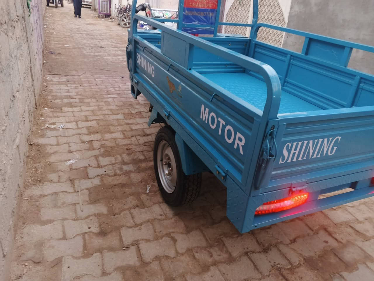 السلام عليكم ستوته للبيع موديل 2023 مقفوله كفاله عامه*********** المكان كربلاء طويريج سعر مليونين و800
