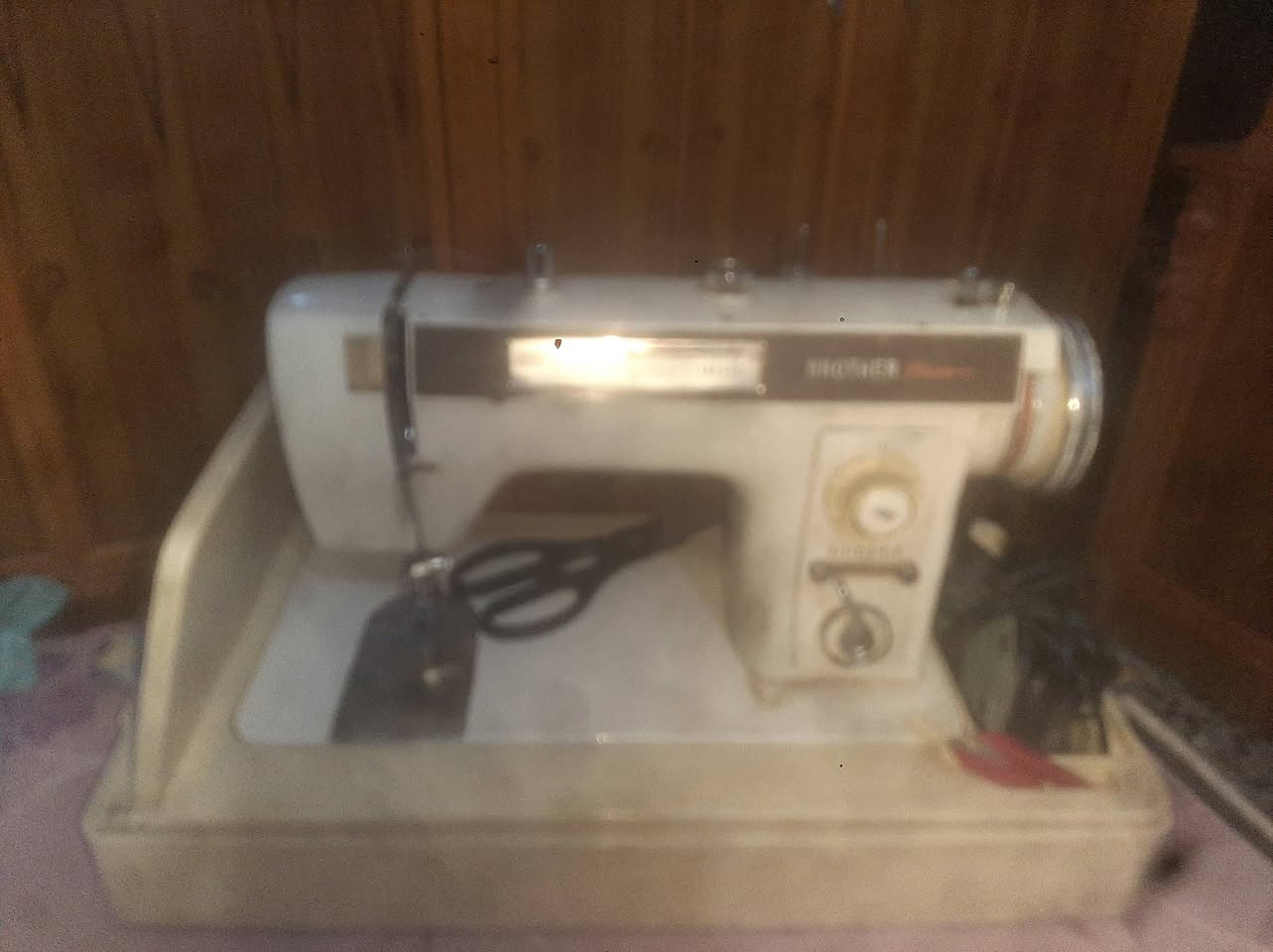 السلام عليكم مكينه  اخة الجديد براذر خياطه تطريز السعر ١٣٠ وبيه مجال
***********
