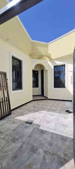 يعلن
🏠🏠مكتب عقارات نخيل البصره 🏠🏠

دار  للبيع المساحة ١٤٤   متر في
شط العرب _الجزيرة
   شارع زين العابدين 
يبعد عن الشارع العام ٦٠٠م 

متوفرة 
كافة الخدمات ماء كهرباء تبليط مجاري اناره  

يحتوي

٢غرفة _ديوانية _صاله _مطبخ _صحيات خارجيه داخليه 

السعر ٩٠ مليون

بناء جديد 2025

جنس العقار طابو ملك صرف زراعي 
المالك عراقي بأسم المكتب 

للإستفسار
***********
