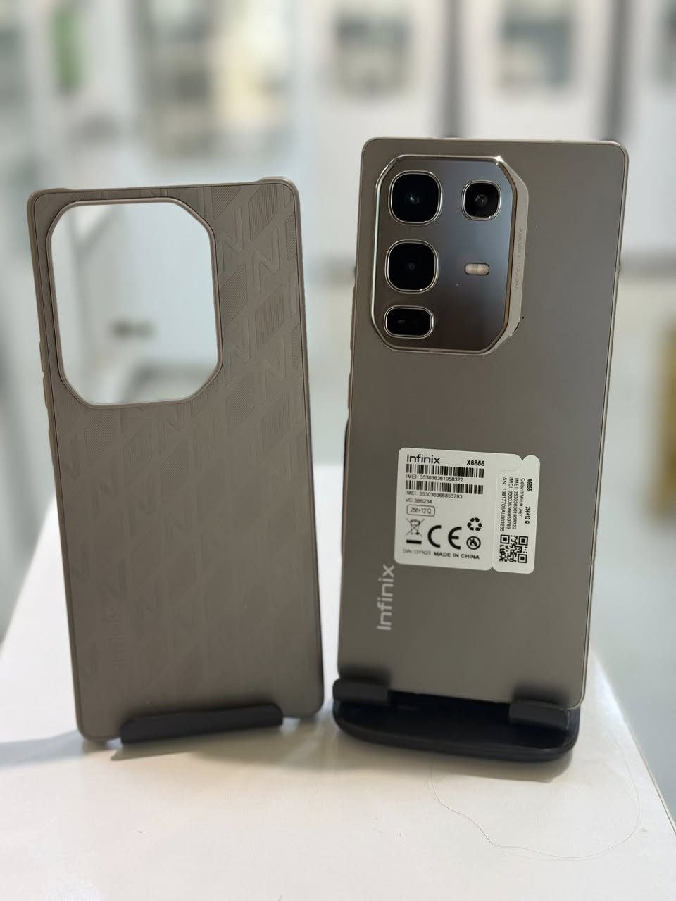 9 Infinix Note 50 Pro برو 50 هاتف انفينكس نوت
1080 x 2436) +FHD بوصة، دقة 6.78 بحجم AMOLED شاشة بكسل)، معدل تحديث 144 هرتز، سطوع يصل إلى 1300 شمعة
المعالج
ثماني النواة، معالج رسوميات ،ta
Mali-G57 MC2.
الذاكرة والتخزين
8/12 جيجابايت رام، 256 جيجابايت
الكاميرا الخلفية
كاميرا رئيسية 50 ميجابكسل (Sony IMX896 ) ، بفلاش رباعي LED،
صوير فيديو 4K و 1080p.
الكاميرا الأمامية 32 ميجابكسل
البطارية
5200 مللي أمبير، شحن سريع 68 واط.
نظام التشغيل
واجهة 5
الاتصال
4G. Wi-Fi. Bluetooth 5.0. GPS. USB Type-C.
الميزات الأخرى
بستشعر بصمة الإصبع (جانبي)، مقاومة الماء والغبار IP64، ظهر الهاتف مع .RGB إضاءات
ويجي ب 120 فريم
ملحقاته كفر ولاصق وشاحن لاسلكي وشاحنه 90Wوكيبل اصلي وسماعة اصلية

ويتوفر لدينا نظام التقسيط المريح 
كل ماعليك زيارتنا لموقعنا واسط/النعمانيه 
شارع ابو مهدي المهندس قرب اصايل حلب
 للاستفسار اكثر مراسله الصفحه او الاتصال على الارقام التالية 
***********
***********
