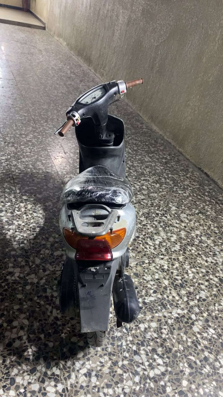 السلام عليكم عصفوريه للبيع دراجه نضيفه وكامله مكمله سلف كهربائايات عداد كله شغال مكينته بل جيس سعر ٣٠٠ وبيها مجال رقم *********** مكاني بغداد المنصور
