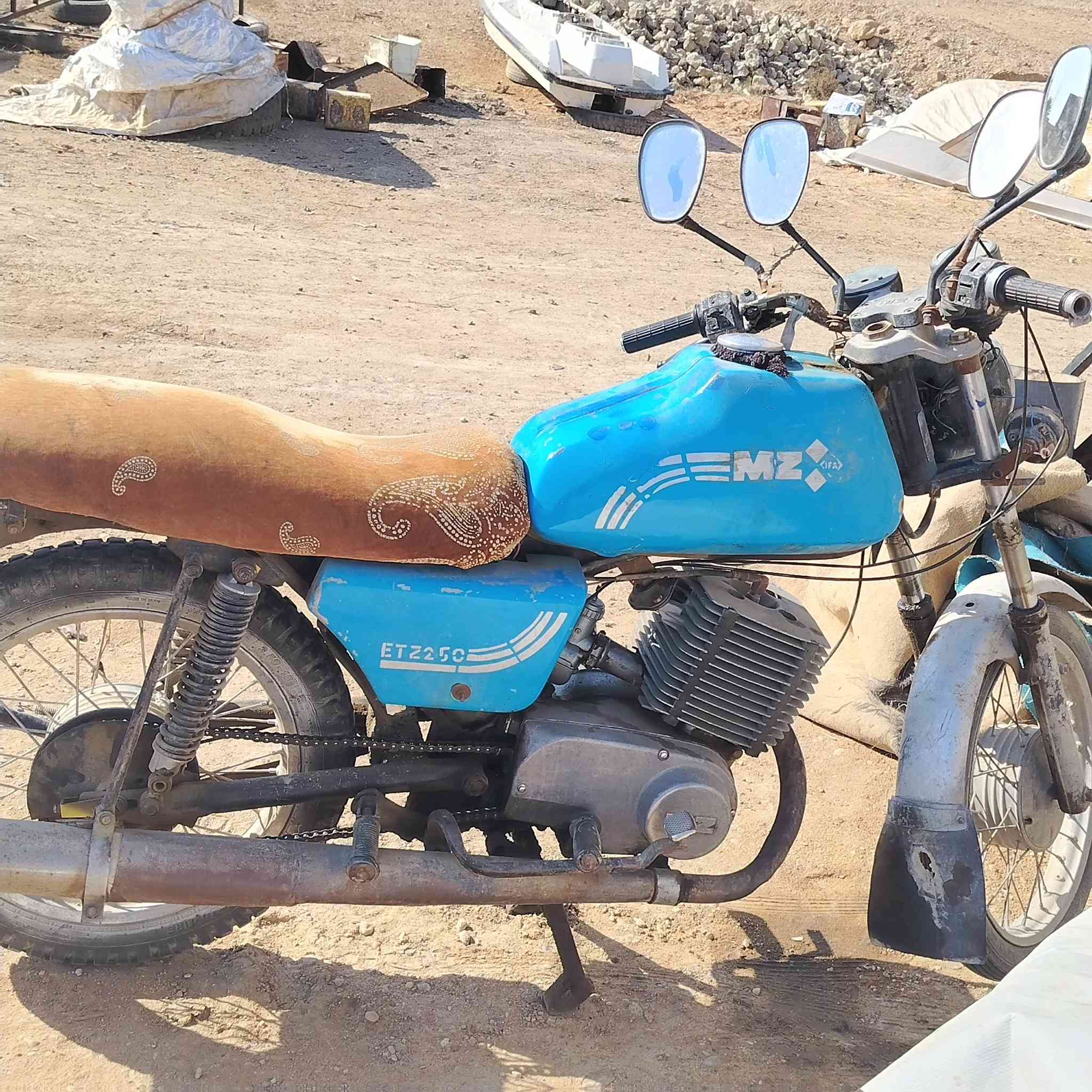 دراجه همزه للبيع موديل 82 سعر 700 وبيها مجال***********
