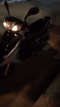 سلام عليكم دراجه بريز بغباء نوزل مال رمبه دراجة برغي مامفتوح بيها كهربائيات كلها شغاله دراجة جديدة محرك خير من الله رقمي  *********** مكاني بغداد الشعب
