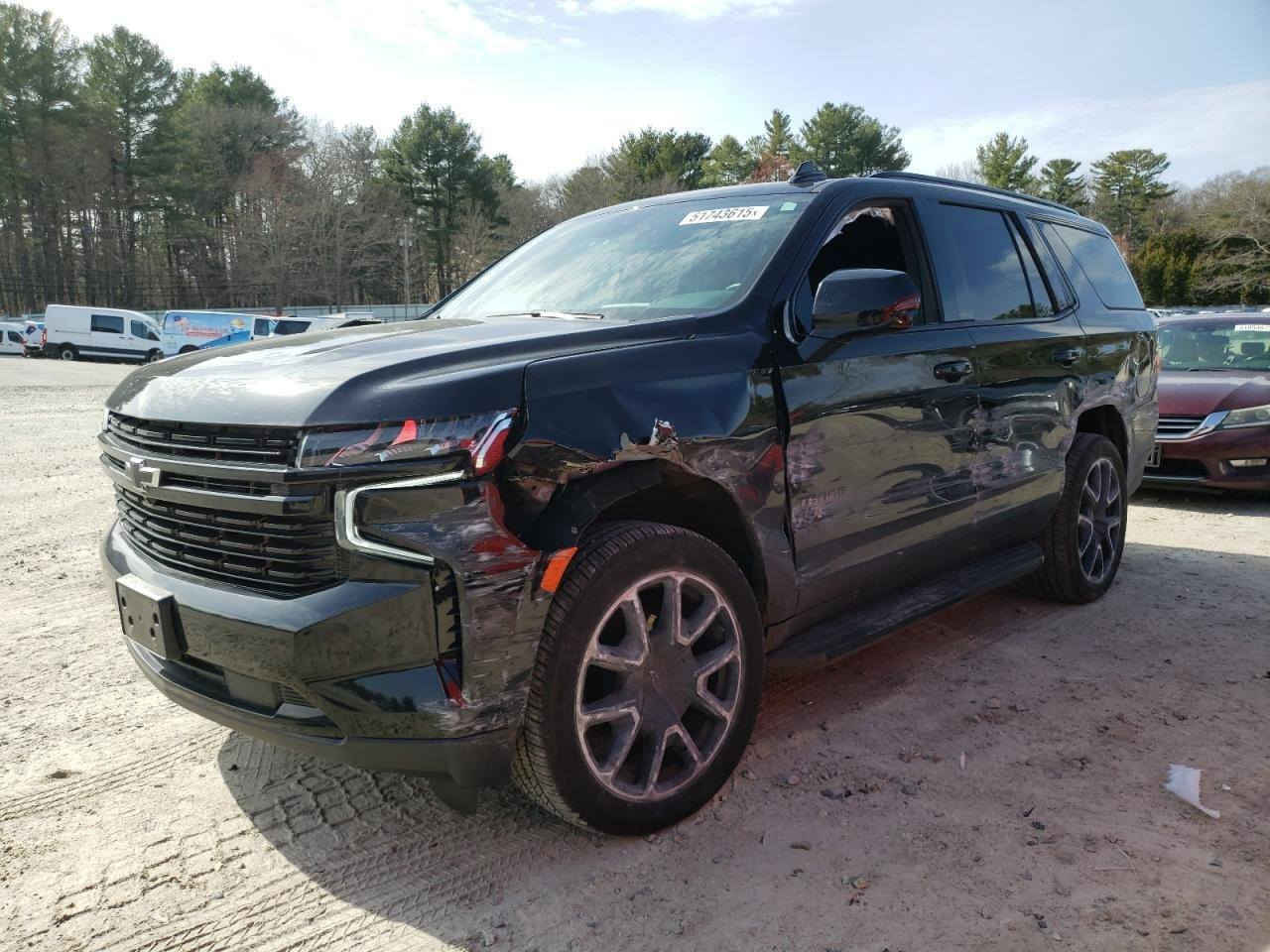 **للبيع شيفروليه تاهو 2024 فئة RST**
أمريكي أصلي مصنع General Motors الولايات المتحدة الأمريكية

تاريخ التصنيع أبريل 2024

رقم الهيكل : 1GNSKRKD3RR232860

---

**المحرك والأداء**

1. محرك V8 سعة 5.3 لتر بقوة 355 حصان وعزم 383 رطل قدم

2. ناقل حركة أوتوماتيك 10 سرعات

3. دفع رباعي 4WD

---

**الشكل الخارجي**

1. لون أسود فحمي بالكامل

2. شبك أمامي أسود مع تفاصيل Black Ice خاصة بفئة RST

3. الويل 22 إنش ألمنيوم بطلاء أسود لامع.

4. مغلفة PPF كاملة مع درع للجامة الأمامية

5. ماشية 31 ألف ميل فقط.

---

**الداخلية**

1. مقاعد جلد أسود بخياطة حمراء خاصة بفئة RST

2. 3 صفوف مقاعد تتسع لـ 9 أشخاص

3. تكييف ثلاثي المناطق

4. مقاعد أمامية كهربائية

5. شاشة لمس 10.25 إنش

6. عداد رقمي 12.3 إنش

7. شاشة HUD على الزجاج الأمامي

8. نظام صوت Bose

9. فتحة سقف بانورامية

10. شحن لاسلكي للجوال

11. Apple CarPlay و Android Auto

12. نقطة واي فاي داخل السيارة

13. منافذ USB متعددة

14. نظام ملاحة GPS

---

**أنظمة الأمان**

1. 10 وسائد هوائية

2. فرملة طوارئ تلقائية مع كشف المشاة

3. تحذير تصادم أمامي

4. مراقبة النقطة العمياء

5. تحذير تغيير المسار مع تصحيح تلقائي

6. كاميرا خلفية

7. حساسات ركن أمامية وخلفية

8. كروز كونترول تكيفي

9. نظام StabiliTrak للثبات الإلكتروني

10. نظام Teen Driver للمراقبة

---

**السعر : 45 الف دولار**

الموقع : النجف

للتواصل : راسل على الخاص
هاتف :***********

سيارة شبه جديدة محافظ عليها بشكل ممتاز، فرصة نادرة ما راح تتكرر

®®®صور الحادث مرفقة®®®
