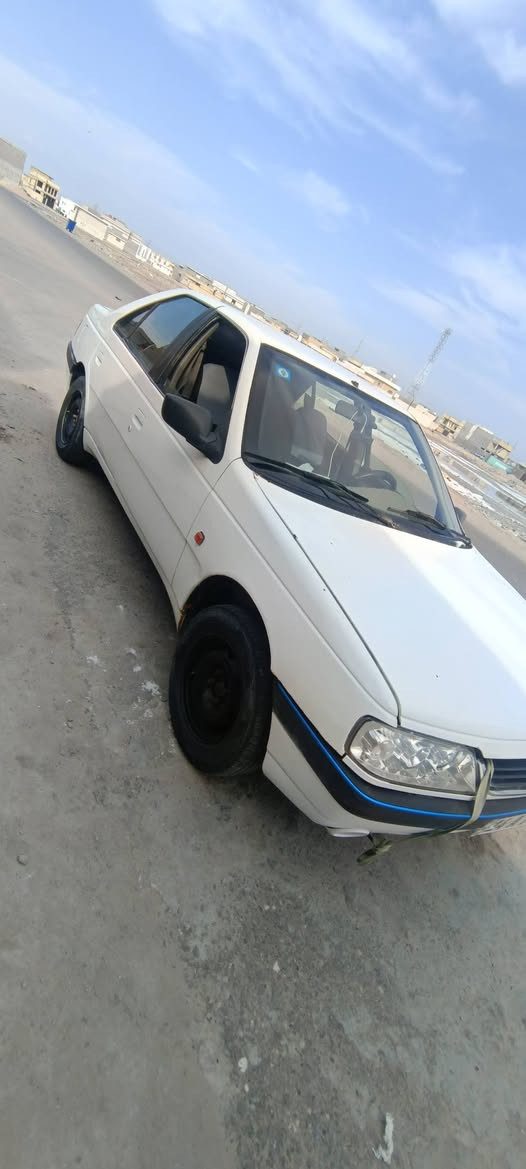 بيجو 405 موديل 12 خصوصي رقم بصرة ومكاني الجمهورية  بأسمي 
سنويه جديده ورقم انكليزي لل31 سياره جاهزه 
التبريد نقص غاز فقط كمبريسر شغال 
السعر 35 قفل ***********
