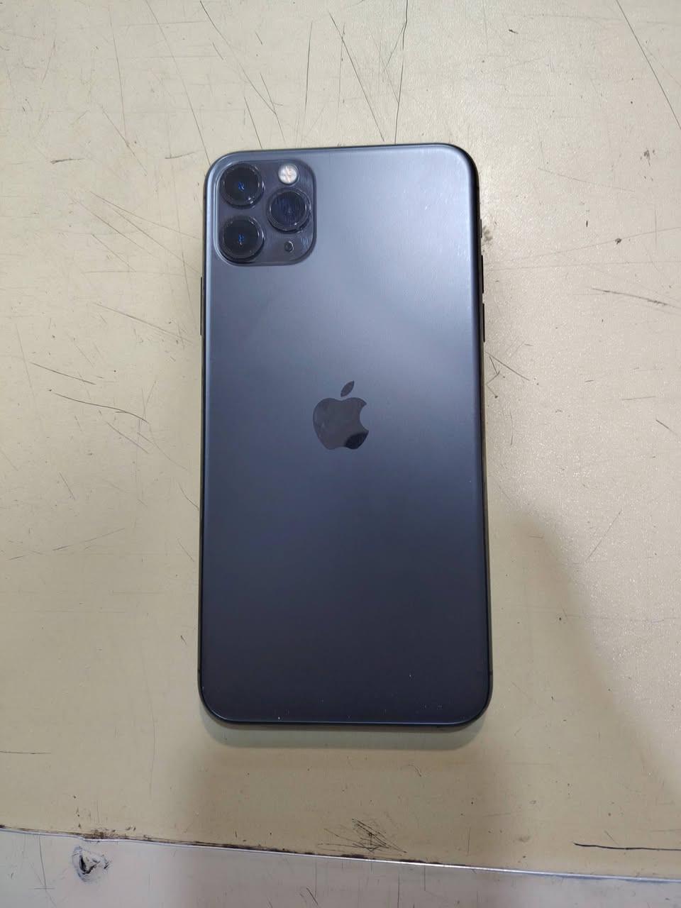 سلام عليكم ١١ برو ماكس للبيع ذاكره ٦٤ و بطاريه ٧٤ و الشاشه مبدله تفصيخ اصلي اصلي دبل سيمكارت للستفسار ***********
