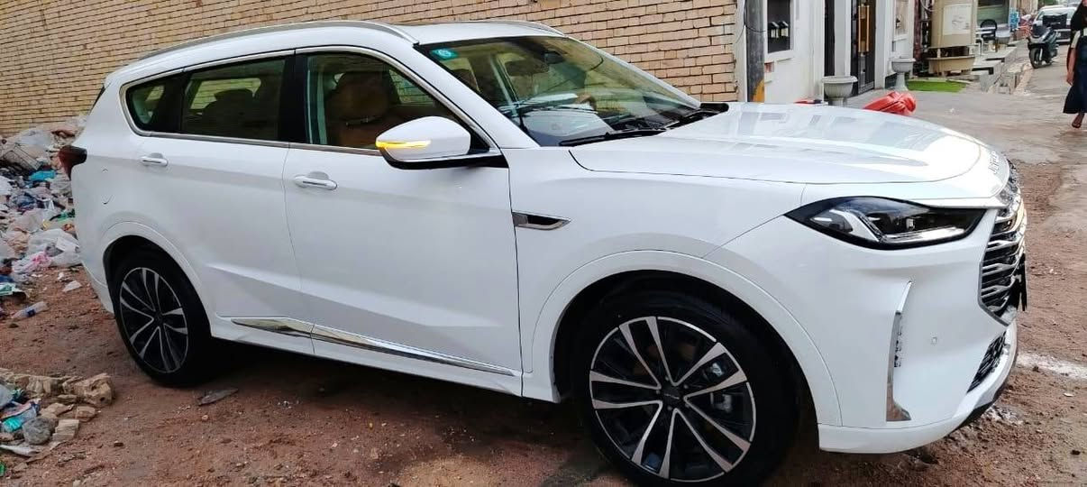 #جيتور x70 PLUS 2025 لون ابيض نضيفه جدا
رقم بغداد بسمي تحويل ثاني يوم
ماشية. ١٣ الف 
بانوراما
كشنات جلد + تدفئه تبريد + خزن + كهرباء
صندوق كهربائي 
حساسات امامي خلفي 
رادار جانبي 
محرك 16 توربو 
گير 7 نمر 
اضويه زنون متحرك 
داخل ليد بالكامل 
اضويه ترحيب 
تحكمات ستيرن
ويل حجم 20
5 كامرات + كامره 360 
7 راكب 
3 وضعيات قياده 
اكروز سرعه 
شفتات 
بصمات 2
Auto hold
هاند بريك كهربائي 
داخل مشمشي 
السياره بيهه فقط طخه صغيره مال عربانه اول متفتح باب سايق جوه صايره والسياره مكفوله من الدعاميه للدعاميه السياره  على حالة الوكالة 
سعر السياره 27  مليون بيهه مجال قليل
العنوان بغداد زعفرانية
***********
