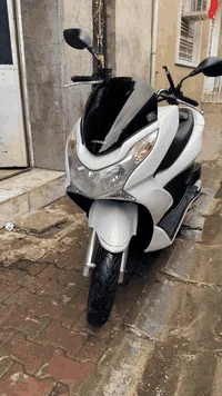 للبيع دراجة pcx 2016 جيل اول ياباني  جديده بمعنى الكلام رقم الشاصي JF2...