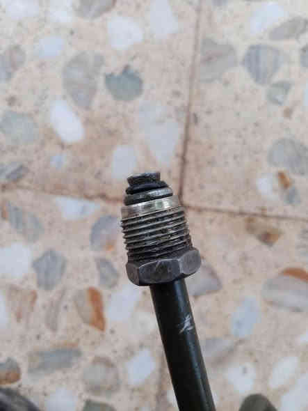 السلام عليكم 
صوندة دهن من الباور للمشط افيو 
حاوية 
كبس شركة 
واشرات بيها 
قطعة وحدة 
عازل حراري بلادي
حلقة داينمو 
السعر 25الف 
السماوة ***********
