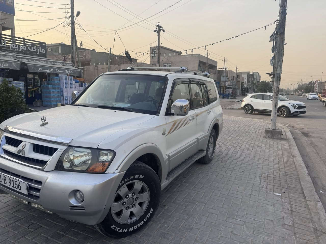 باجيرو ٢٠٠٧ بدون حادث خليجيه
مكينه ٣٥٠٠ السياره حلوه ونظيفه بدون صبغ كير ومكينه مكفولات صدر امامي خلفي جديد تخم تايرر جديد اصلي مري كهرباء السياره يرادلها بس بوليش غير هذه كلشي مينرادلها  السياره رقم بغداد رباعي بأسمي  

  قليل لتقارن سعرها ب لمهجومات سعرها ١٠٥ وبيها مجال مكاني بغداد الدوره شارع ستين
***********
