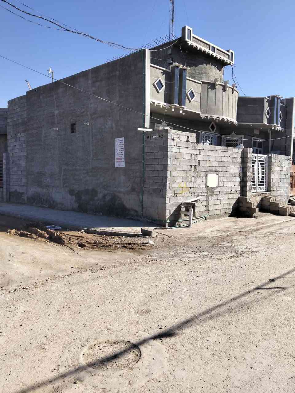 سلام عليكم ورحمة الله
دار لليجار 100متر مربع غرفتين وصاله ومطبخ وستقبال وحمام وصحيات خارجيه وبيتونه 
عنوان خلف حولي التحرير زراعي محمد ليلى خلف جامع المدينه المنوره بثالث فرع للستفسار اتصل او ادخل خاص ***********
