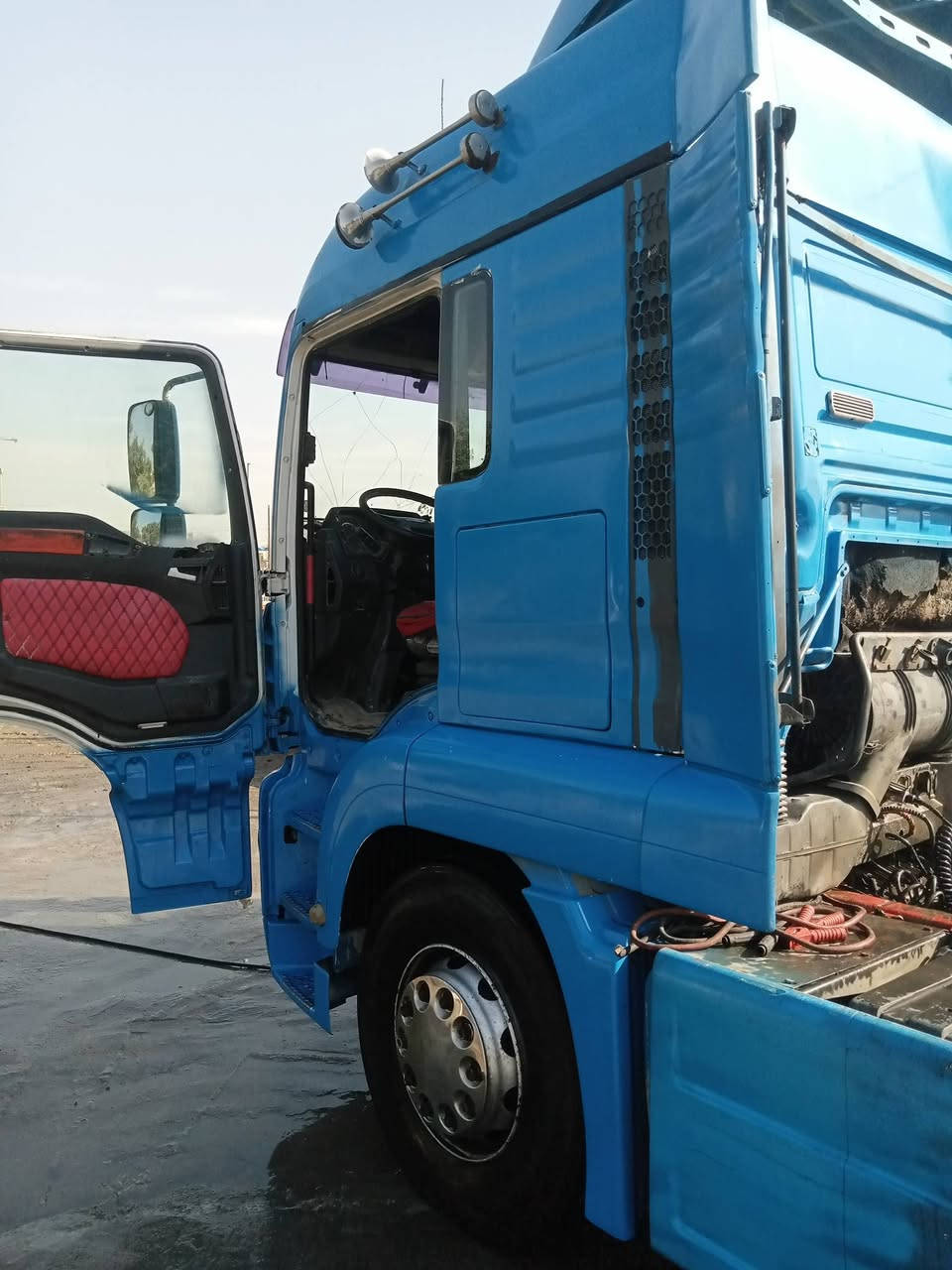 السلام عليكم مان موديل 2004 كير اوتو مكينه حجم 480 كورات  لا صرف ولا بخار هاف ريتادير  بس عاطل الريتادر ؟ سنويه ساقطه رقم سليمانيه مربوطه براد شعار بالسنويه موضح بالفديو كلشي السعر 70 ورقه مكاني بغداد زعفرانيه للاتصال *********** وبي وتساب متواجد بكل وقت هله بيك
