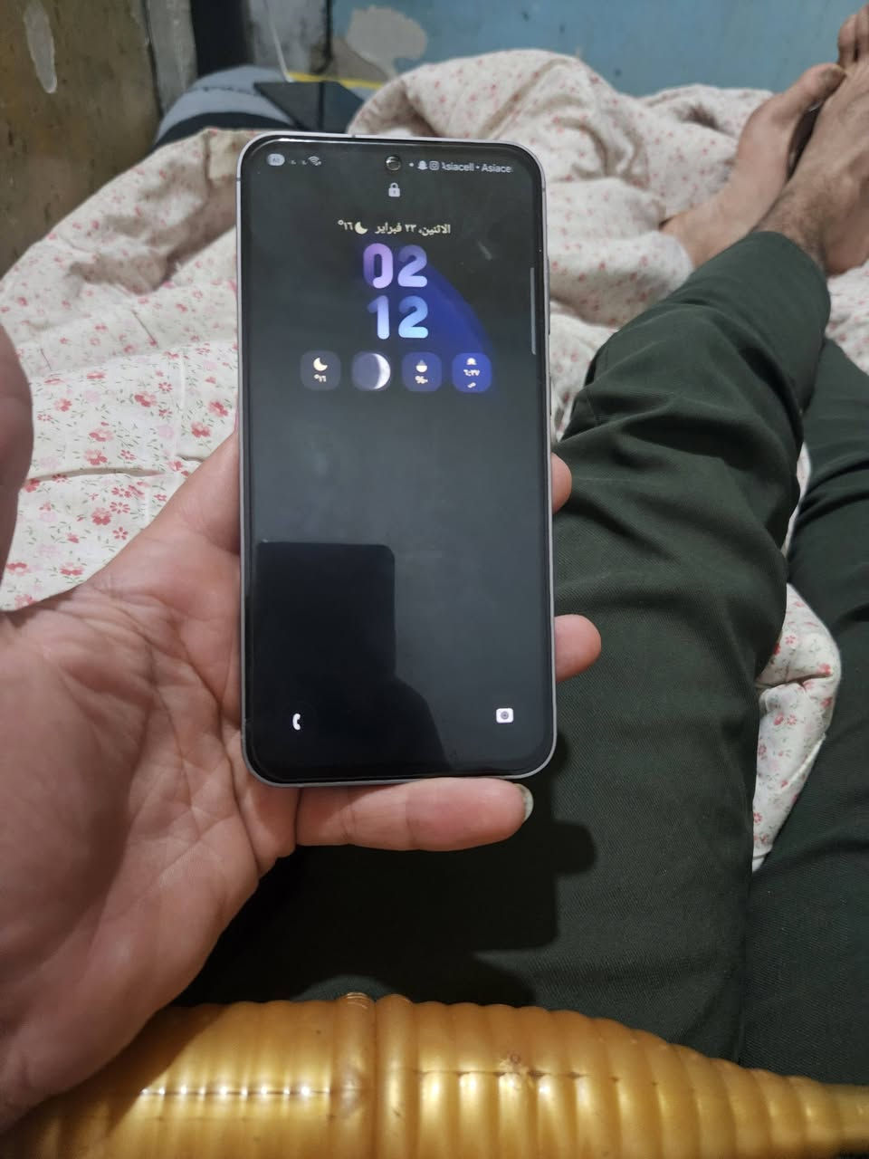 السلام وعليكم s23  fe  جهلز نضيف كلش  256   شرق اوسط خطين  للبيع او مراوس بس شغله وحده بي الكامره ام الزوم ما تشتغل الباقي مكفول مكاني بغداد ***********
