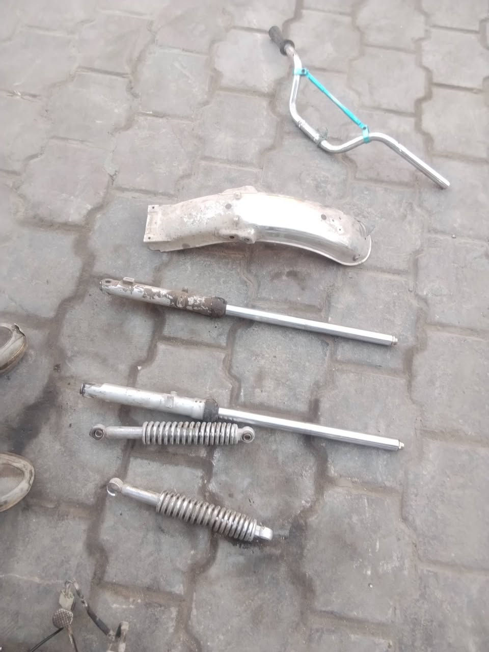 البيع محرك مستخدم وشغال وغراض اربعه كير مثل صالنصات العدد 4 +دبلات خلفي اربعه كير +
جامالق +ستيرن اربعه كير الاتصال على ***********

السعر كلهن 150
