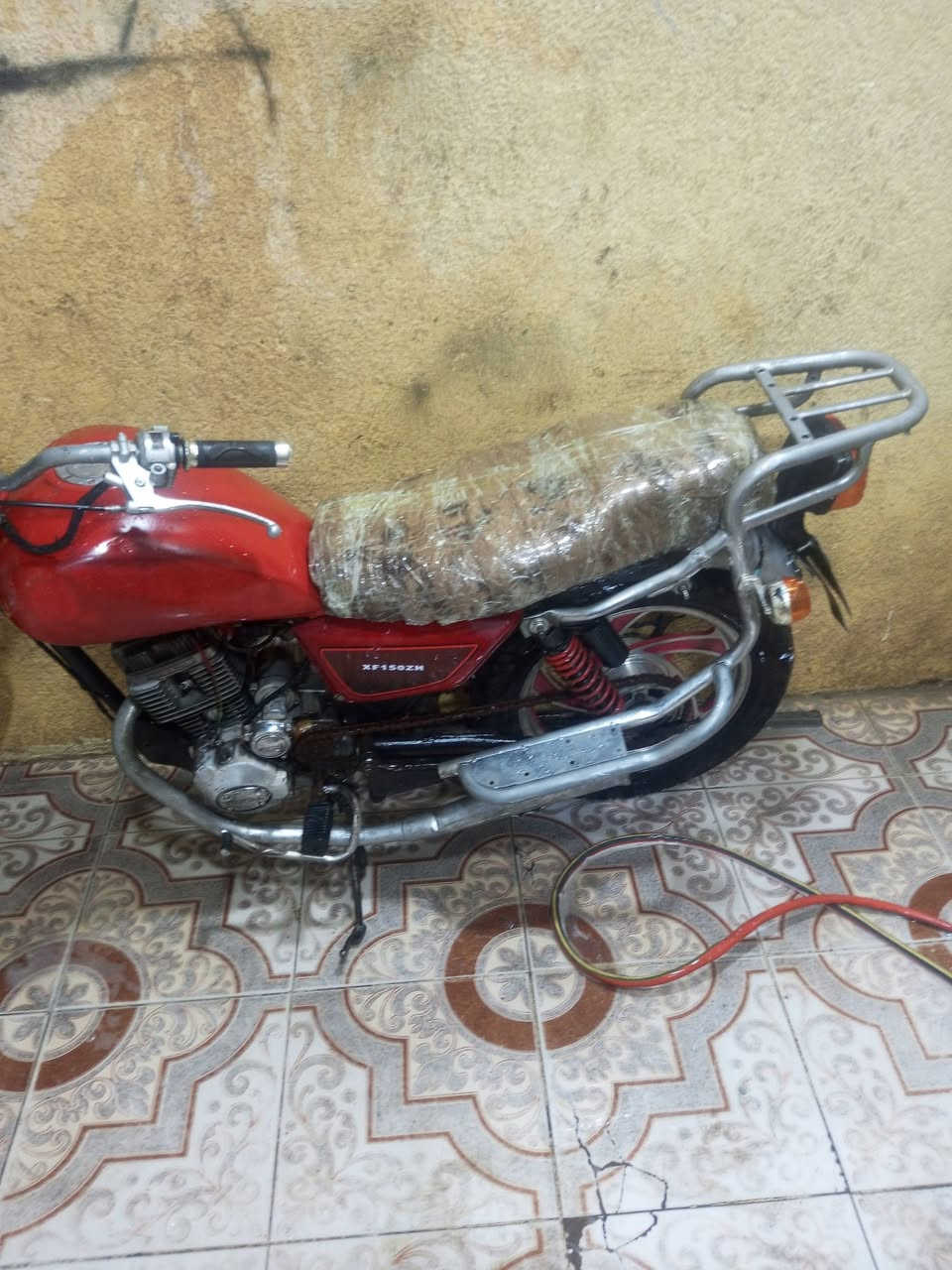 دراجة جوندة رقم وسنوية بدون راعي.  دراجة معمرة جديد  ما بيهة اي نقص كاملة شغل وطلع خيرمن اللة ب٣٥٠  مكاني كوت  زين القوس ***********
