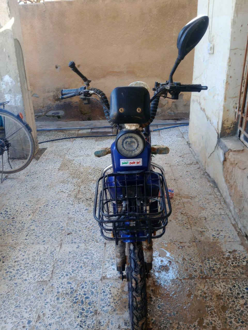 السلام عليكم
ماطور شحن موديل 24 كلشي مابيه بس نقص بطاريه عطلانه السعر 300وبيه مجال مكان بيجي 
رقم ***********
