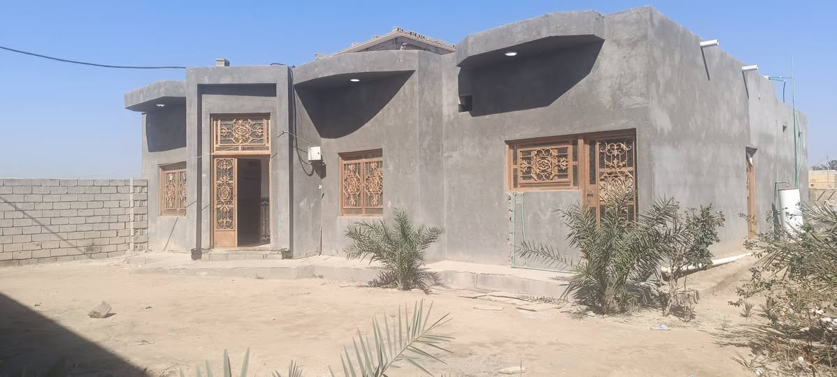 #اسعد_الله_أوقاتكم_بكل_خير👋⁉️
***********☎️ابو مهدي 
دار سكن للبيع ⛪️ 

#مساحه  600متر  بناء 

#يحتوي البيت على غرفتين نوم 
و ديوان 
و صاله 
و مطبخ 
و صحيات داخلي و خارجي و كراج سياره 
بيت كلش مرتب 

كافه الخدمات متوفره 

#جنس_العقار :: وقف سني اصولي مسجل بل وقف

#العنوان البصره ابو الخصيب باب طويل

سعر البيت 85مليون  و بي مجال 
#للاستفسار الاتصال على الهاتف *********** 📞📳
📳
