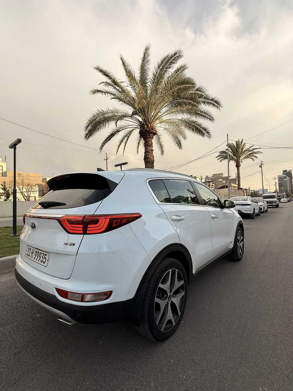 سبورتج خليجي GT Line الايراني موديل 2016 شكل ال2017 رقم بغداد الدولي الجديد سنوية وهزة جديدة باسمي فول مواصفات للاخير اعلى مواصفات بالسبورتج دبل كشن كهرباء حار بارد كشن ستيرن D شفتات ستيرن بانوراما بصمة تشغيل وابواب يدات نيكل مري شفط لد امامي خلفي جنطة كهرباء تبريد قطعتين تبريد بيانو نظام مناخي منفصل كشنات جلد بلادي سايد بريك بصمة AWD اوتو هولد 
3 انظمة قيادة ( سبورت - ايكو - نورمال ) هيتر كشنات خلفي مانع اصطدام 5 ويل كب 
السيارة جديدة على وضع الشركة ماشية 99 الف حقيقي السيارة كفالة عامة من الصبغ حتة الدعاميات كفالة 
العنوان بغداد المنصور 
هاتف ***********
السعر 187 وبيها مجال بسيط
