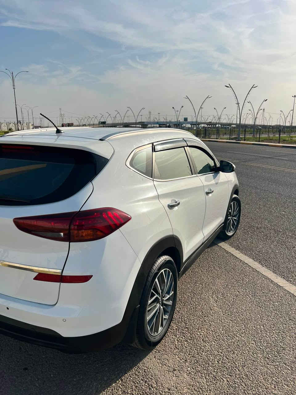 توكسان موديل 2019 السياره جاهزه بها بارد بالباب الخلفي محرك وكير وحداديه جديده السيارة باسمي تحويل مباشر سعرها 180وبها مجال قليل  *********** البصرة, العراق
