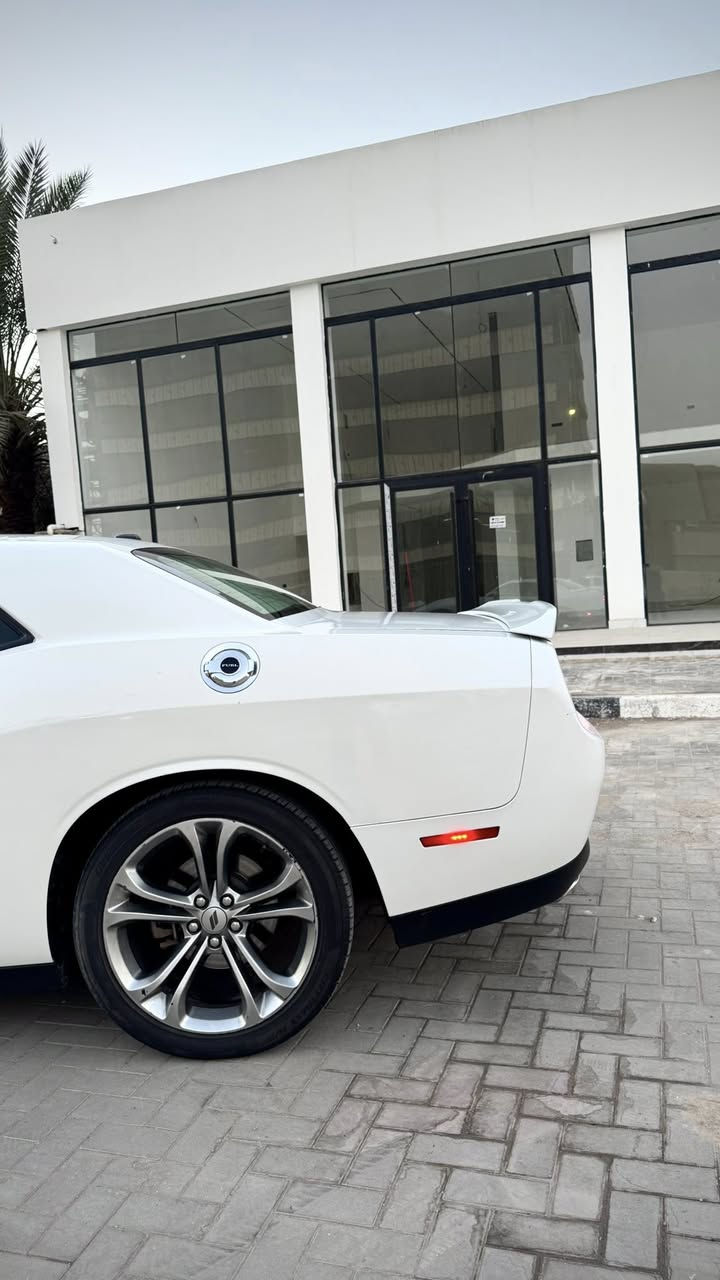 السلام عليكم
للبيع جالنجر موديل 2021 ارتي محرك 8 سلندر 5700

وارد امريكي صور حادثها موضح بالصور جاملغين وبنيد بدون شاصي واجت من امريكا صبغ جاملغ خلفي 
ماشية 55 الف ميل فقط 
عليها اضافات لد متغير ومنظومه زينون
داخل لد متغير للغرفة مع سقف روز رايز
اويل كاج كان - بلكات ريسنك - نوزلات srt8 (ادامة جديدة) 
تفريغ وبرمجة سيفتي 
السياره حلوه وشوف العين بيها ملاحظات بسيطة 
السعر 190 ورقة بي مجال ومكاني بصرة  للاتصال ***********
