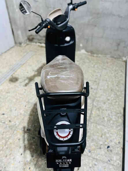 السلام عليكم 
دراجة شحن للبيع نوع كلاسك 
بريك امامي دسك بريك الخلفي بريك عادي مو دسك 
لايت عالي ناصي رماش 
اشاير يمنة يسرة 
جنطة خلفية 
6 بطايات الكبار المصطرة 32امبير 
لون اوف وايت 
شاشة دجتل تحدد اي عطل يصير بل دراجة 
ويل امامي رياضي بلادي 
ودراجة خير من الله 
السعر 700 بيهة مجال للشراي 
اي استفسار ثاني خاص او واتساب
***********
