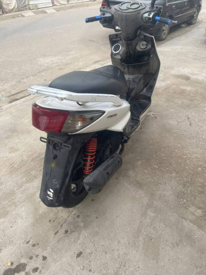 سلام عليكم.  دراجة سكنس  فحل كابريتر دراجة خير من الله مكينة ناعمة كفرات  مختمة شغالة جميع الكهربايات  سلف اشاير بك لايت عالي ناصي السعر ٦٠٠   مكان حي اور   الرقم ***********
