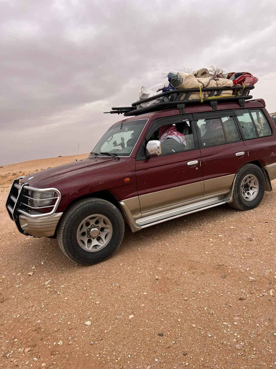 السلام عليكم من رخصة الادمن باجيرو موديل الفين ٢٠٠٠ مكينة وكير اتوماتيك عالشرط بلادي ٣٠٠٠ 6 سلندر بانزين كهربائيات شغالة  جام كهربائي شغال تخم تاير باتري جديد رقم بغداد الماني تحويل ثاني يوم المكان بغداد البياع السعر الاستفسار الاتصال على الرقم ***********
